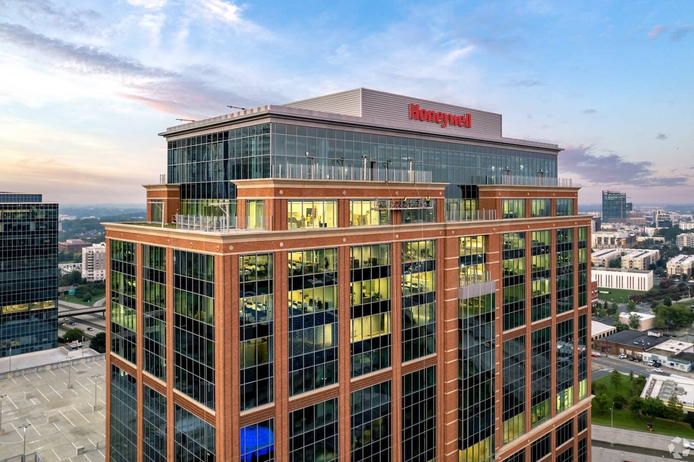 <span class="honeywell"><img style="height:36px; display: inline-flex;" src="/app/uploads/2024/04/1280px-Honeywell_logo.png"></span> - МАЙБУТНЄ ТЕ, ЩО МИ РОБИМО